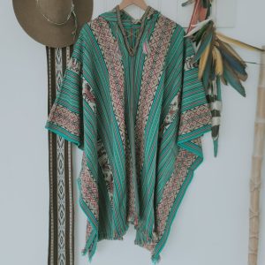 PONCHO SINTÉTICO COM CAPUZ