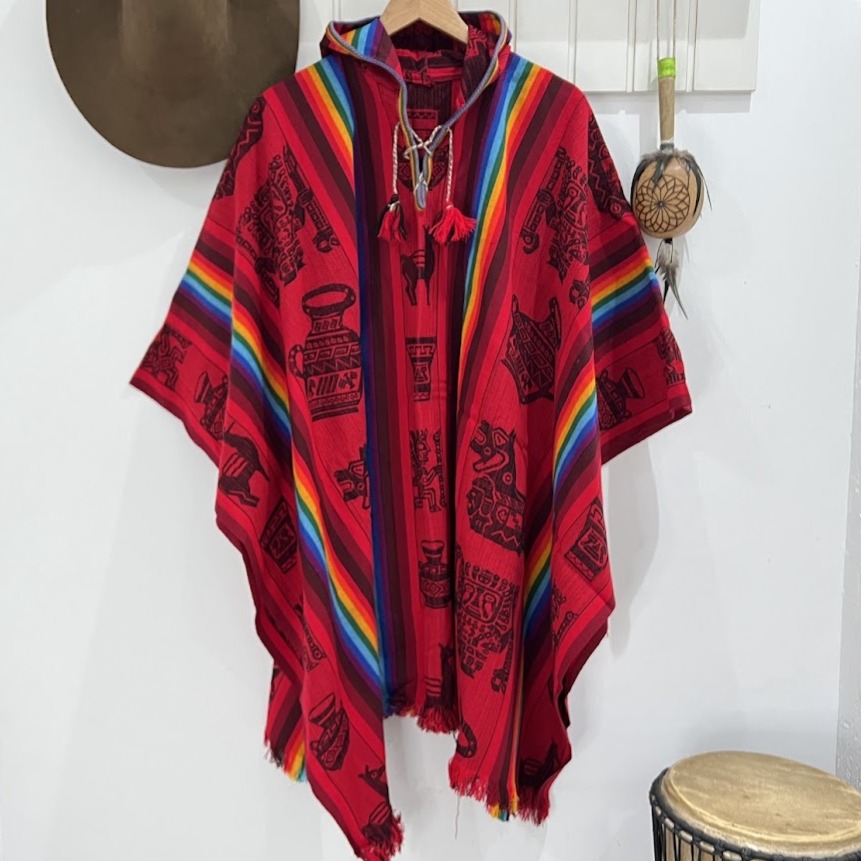 PONCHO SINTÉTICO COM CAPUZ