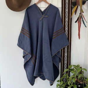 PONCHO LISO DE ALPACA