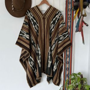 PONCHO DE OVELHA COM LÃ ARTESANAL