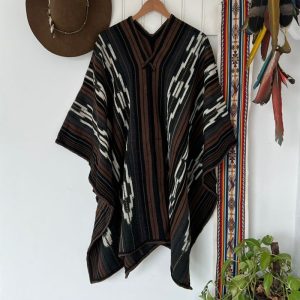 PONCHO DE OVELHA COM LÃ ARTESANAL