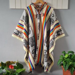 PONCHO SINTÉTICO COM CAPUZ