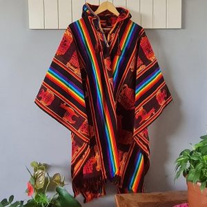 PONCHO SINTÉTICO COM CAPUZ