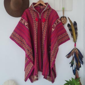 PONCHO SINTÉTICO COM CAPUZ