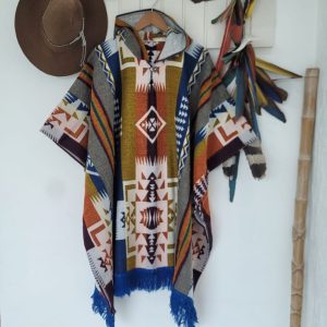 PONCHO ALPACA FLANELADO COM CAPUZ