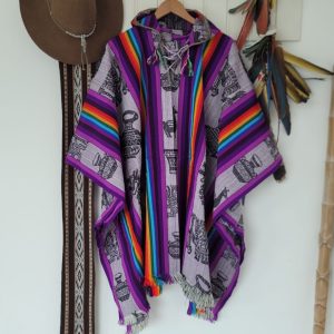 PONCHO SINTÉTICO COM CAPUZ